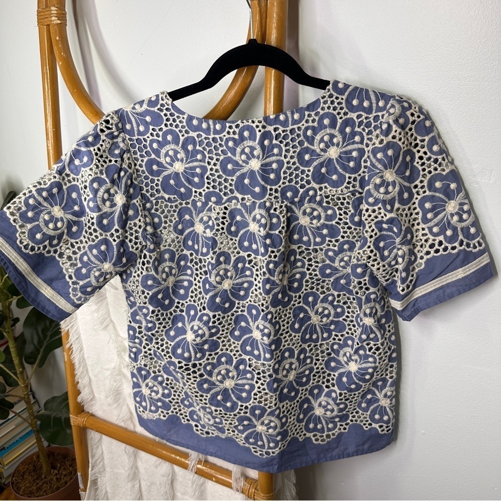 Cabi Blue and White Embroidered Blouse sz XS - Picture 3 of 7